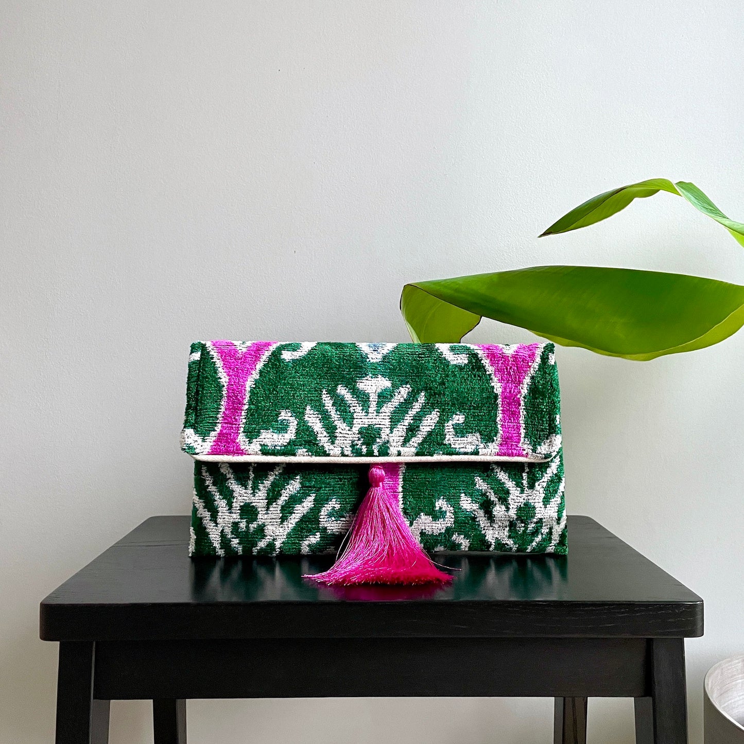 Ikat Clutch Bag La Sperlonga: With gold chain