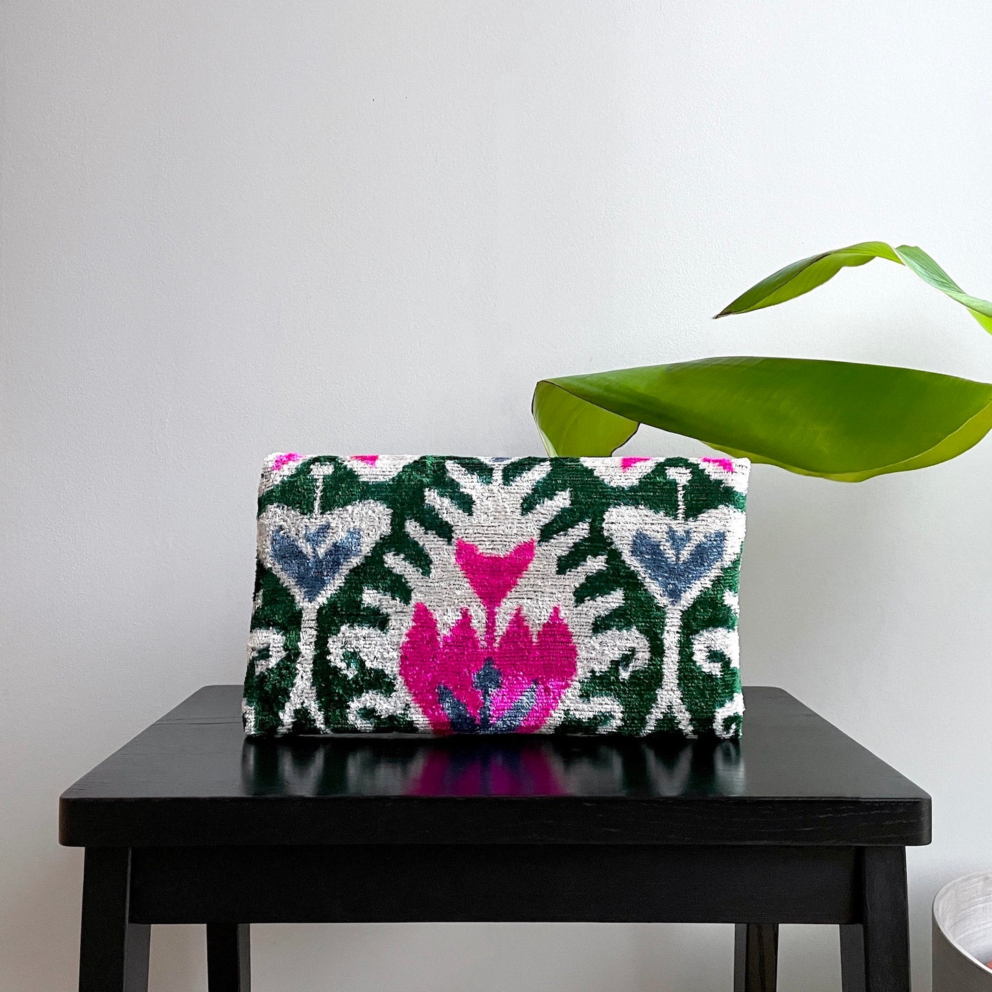Ikat Clutch Bag La Sperlonga: With gold chain